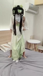 知名汉服COSer被操尿
